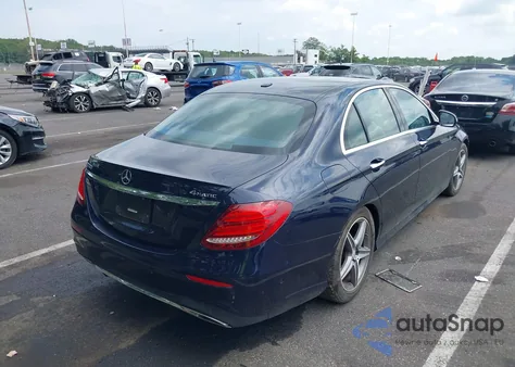 2017 Mercedes-Benz E 300 4Matic z USA, uszkodzony, nr VIN WDDZF4KB7HA052376